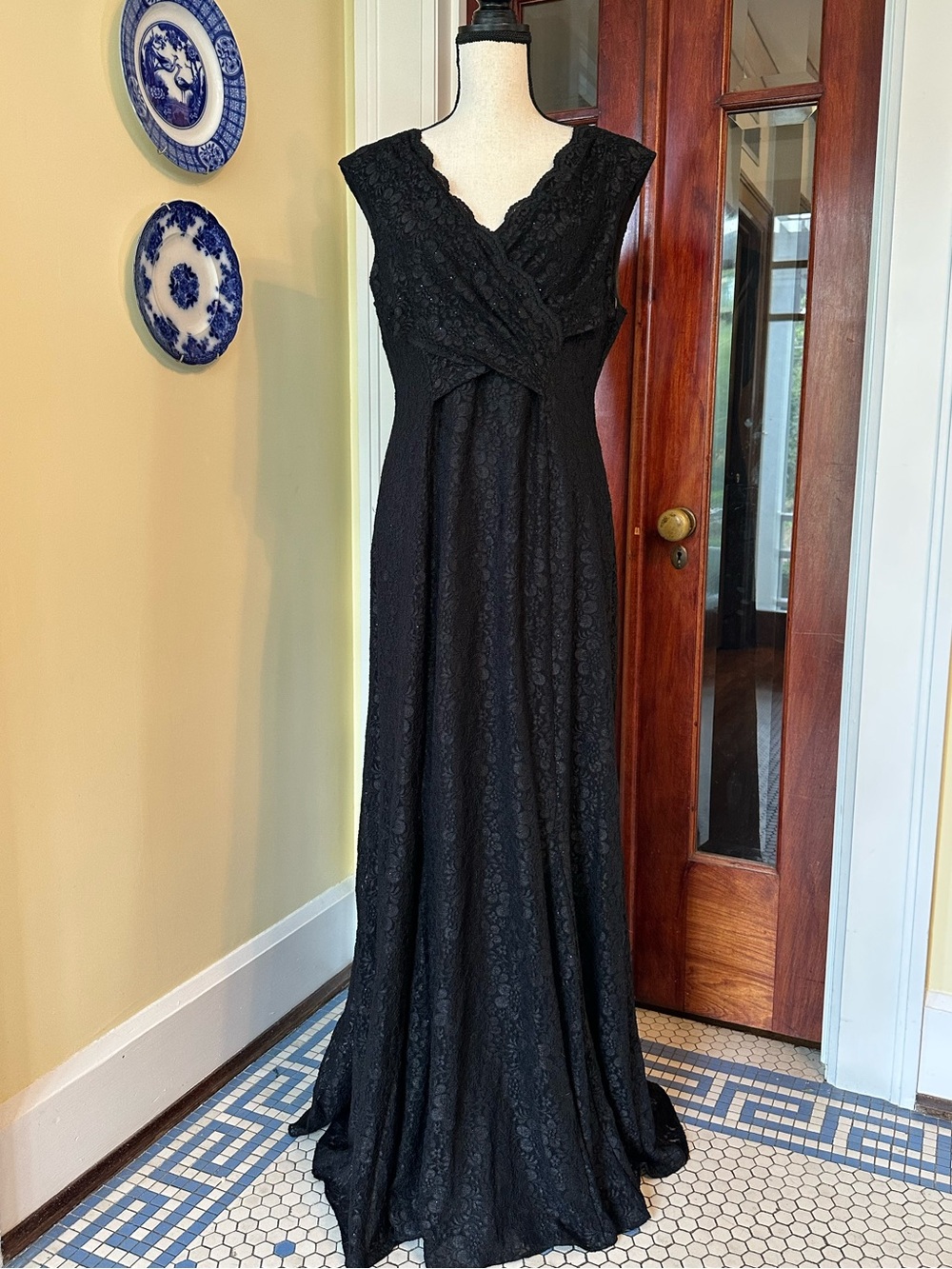 TAHARI ASL | Sleeveless Floral Lace Sparkle Criss Cross Bodice Gown Blac, 16